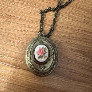 Antique Cameos Rose Cameo